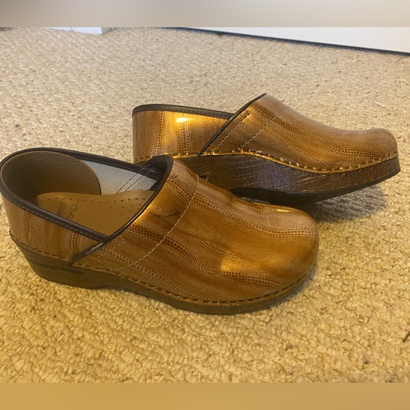 Dansko Clogs Size 39 - Picture 2 of 5